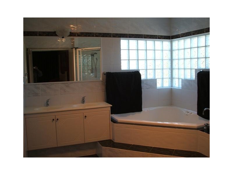 24 Crest Avenue, Mount Pleasant WA 6153