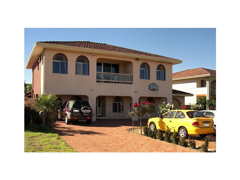 12 Coatelan Drive, Stirling WA 6021