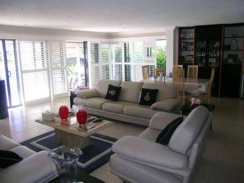 45 Markeri Street, Mermaid Waters QLD 4218