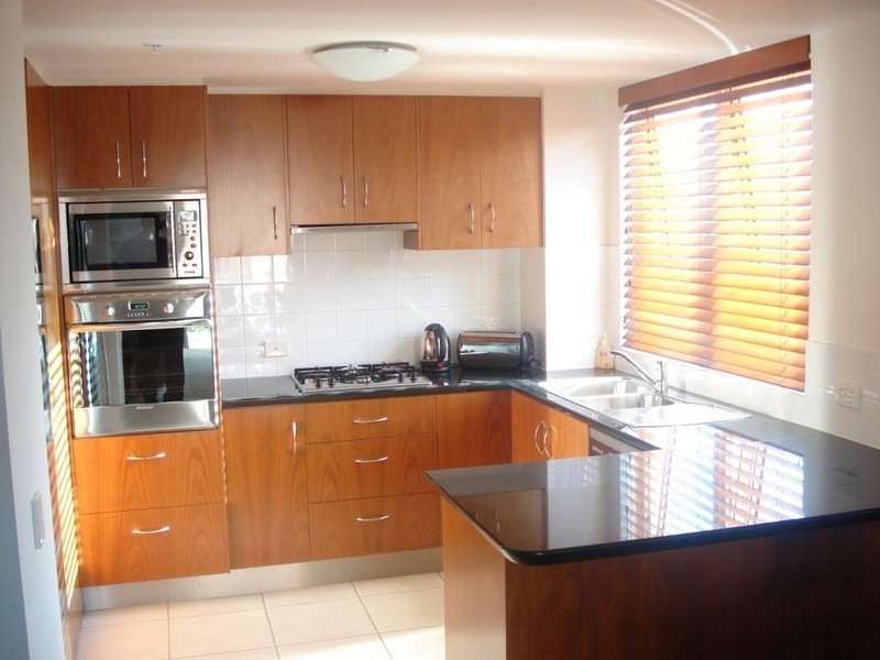 20 Queensland Avenue, Broadbeach QLD 4218