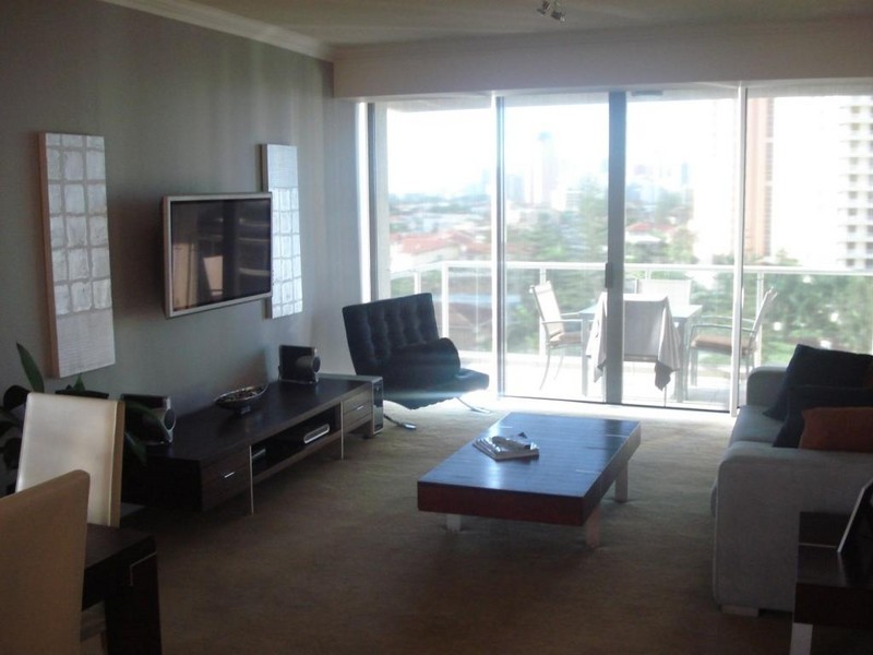 20 Queensland Avenue, Broadbeach QLD 4218