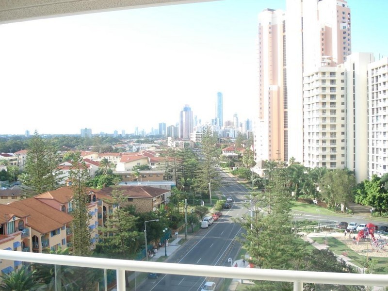 20 Queensland Avenue, Broadbeach QLD 4218