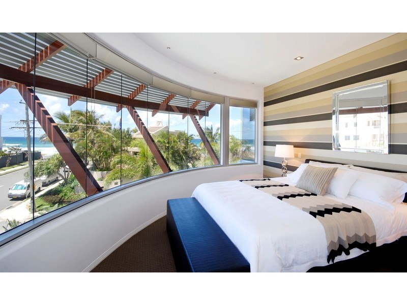 36 Hedges Avenue, Mermaid Beach QLD 4218