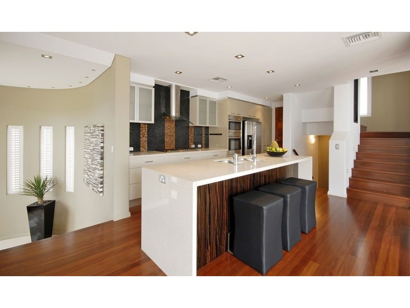 36 Hedges Avenue, Mermaid Beach QLD 4218