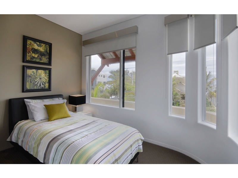 36 Hedges Avenue, Mermaid Beach QLD 4218