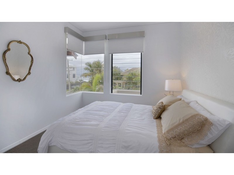 36 Hedges Avenue, Mermaid Beach QLD 4218