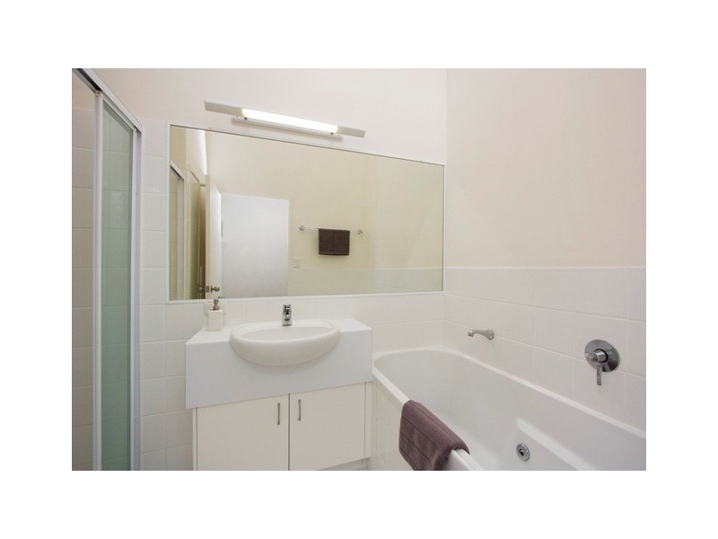 1 ‘Saint Agnes’, 7 Aquila Court, Mermaid Waters QLD 4218