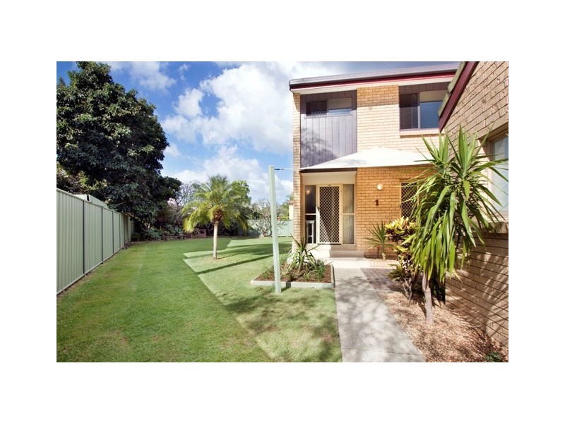 1 ‘Saint Agnes’, 7 Aquila Court, Mermaid Waters QLD 4218