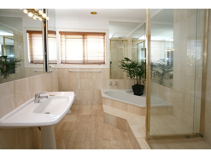 66 Boomerang Crescent, Sorrento QLD 4217