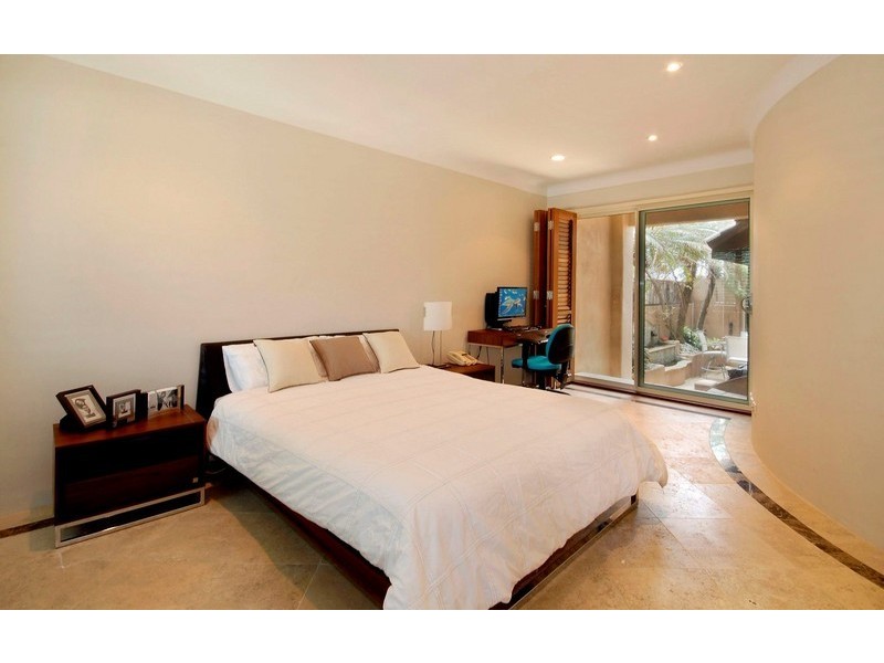 17 Hedges Avenue, Mermaid Beach QLD 4218