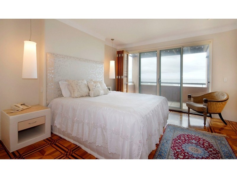 17 Hedges Avenue, Mermaid Beach QLD 4218