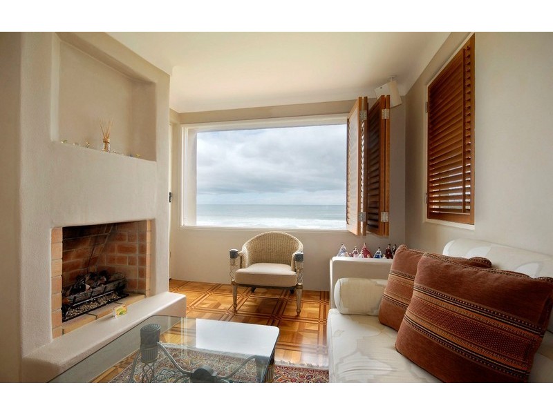 17 Hedges Avenue, Mermaid Beach QLD 4218