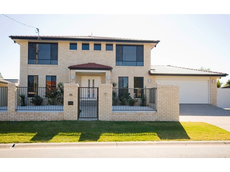 35 Merrimac Boulevard, Broadbeach Waters QLD 4218