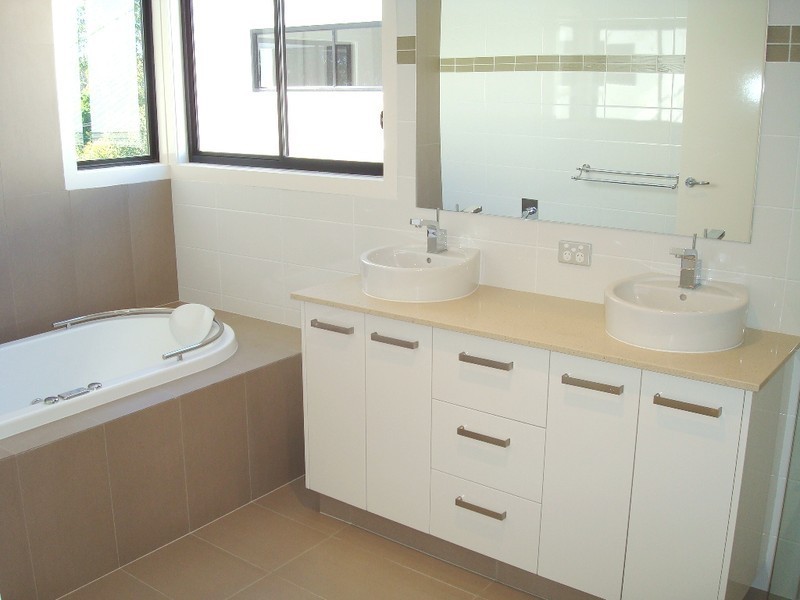 7023A Circa Vista Drive, Benowa QLD 4217