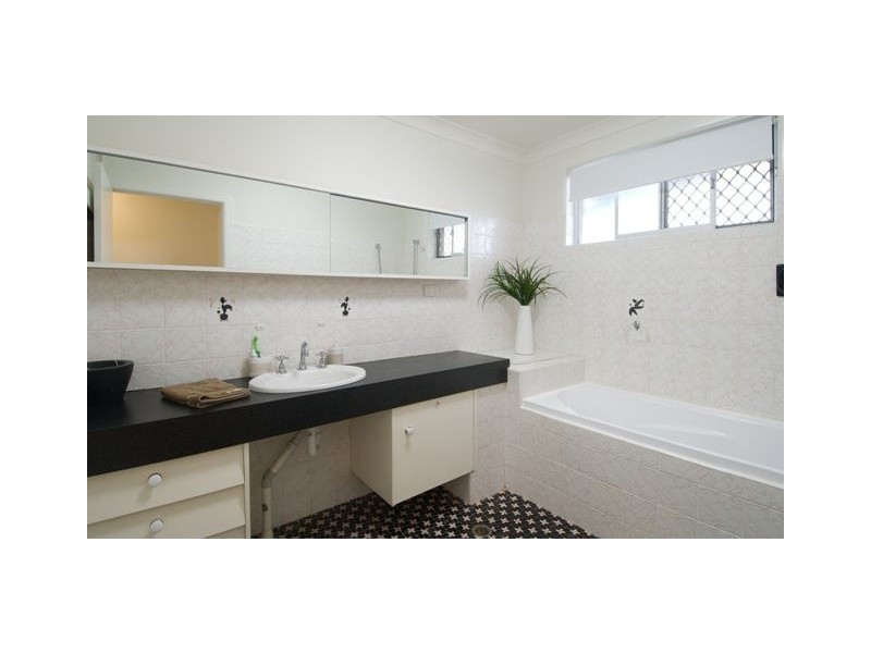 38 The Corso, Isle Of Capri QLD 4217