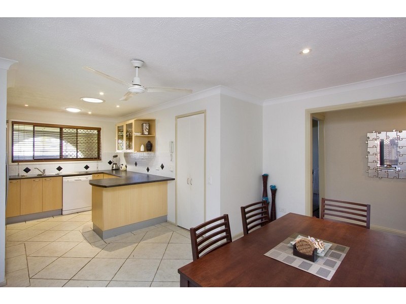 233 Sunshine Boulevard, Mermaid Waters QLD 4218