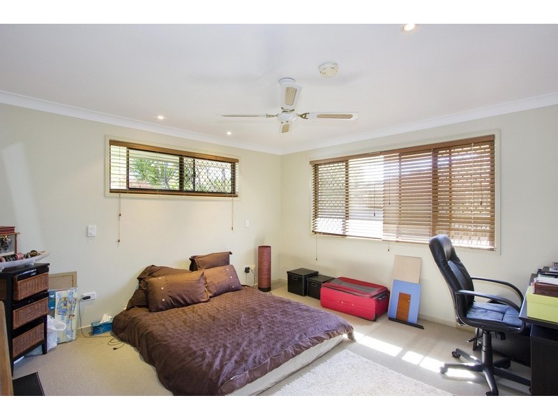 233 Sunshine Boulevard, Mermaid Waters QLD 4218