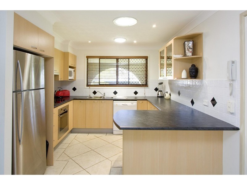 233 Sunshine Boulevard, Mermaid Waters QLD 4218