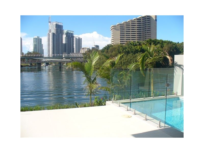 25 Miami Key, Broadbeach Waters QLD 4218