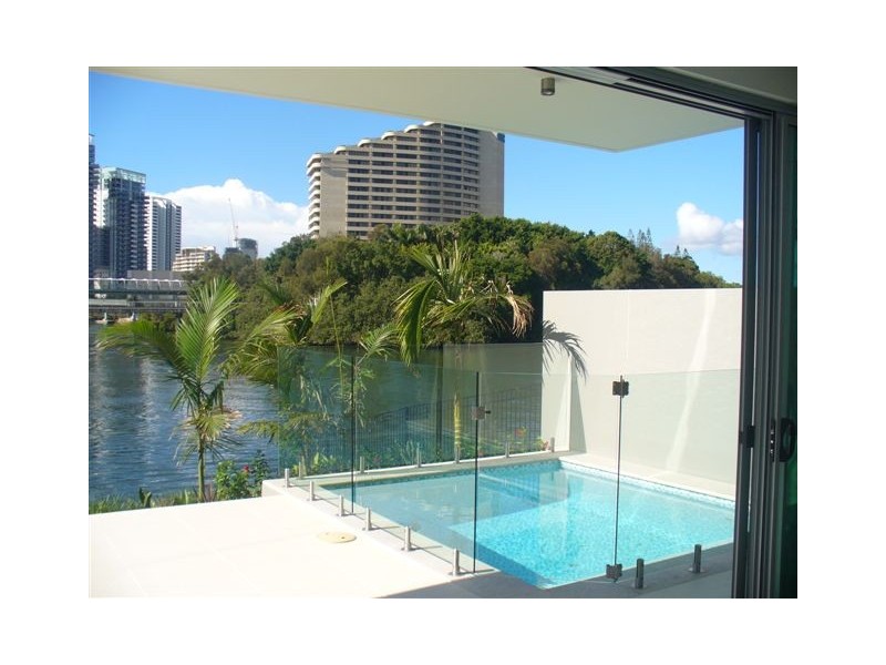 25 Miami Key, Broadbeach Waters QLD 4218