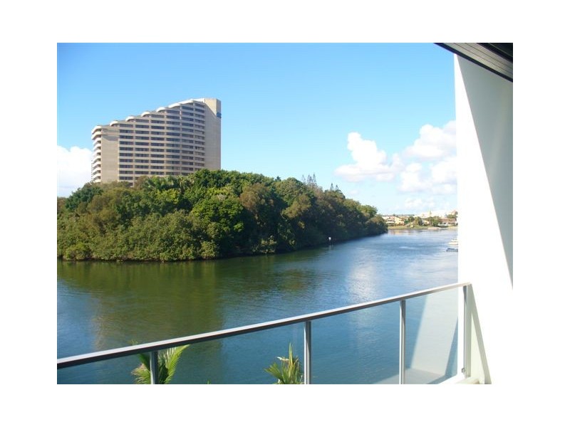 25 Miami Key, Broadbeach Waters QLD 4218