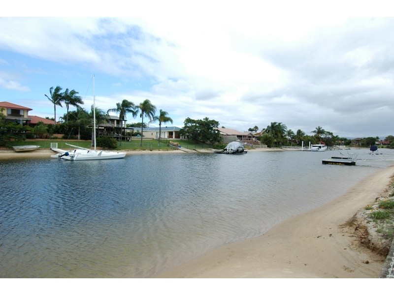 27 Rudd Street, Broadbeach Waters QLD 4218