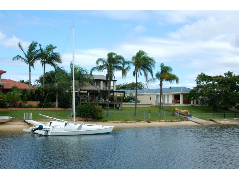 27 Rudd Street, Broadbeach Waters QLD 4218