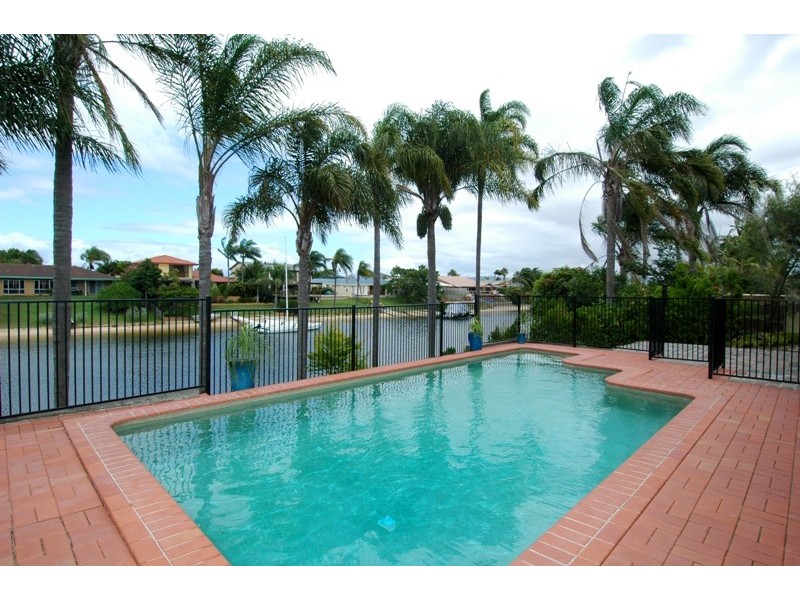 27 Rudd Street, Broadbeach Waters QLD 4218