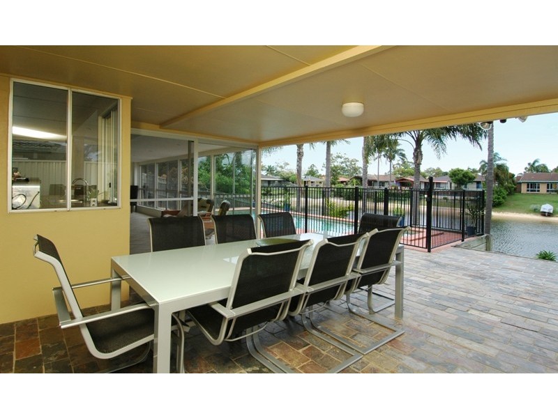 27 Rudd Street, Broadbeach Waters QLD 4218