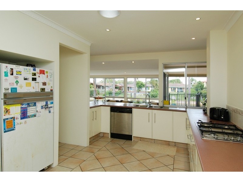 27 Rudd Street, Broadbeach Waters QLD 4218