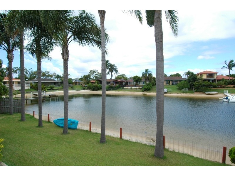 27 Rudd Street, Broadbeach Waters QLD 4218