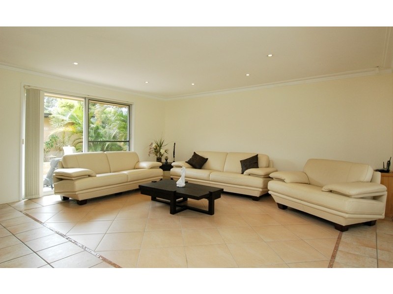 27 Rudd Street, Broadbeach Waters QLD 4218