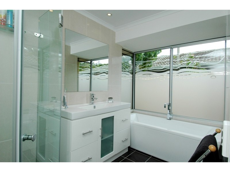 27 Rudd Street, Broadbeach Waters QLD 4218