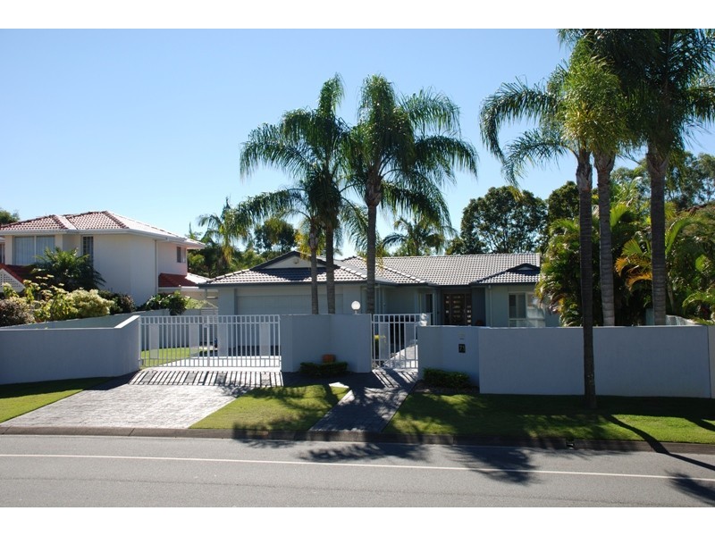 71 Santa Cruz Boulevard, Clear Island Waters QLD 4226