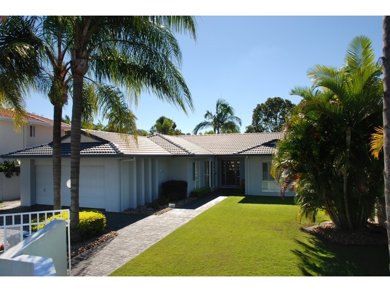 71 Santa Cruz Boulevard, Clear Island Waters QLD 4226