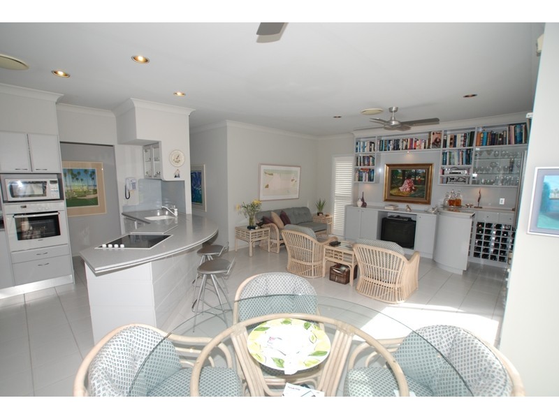 71 Santa Cruz Boulevard, Clear Island Waters QLD 4226