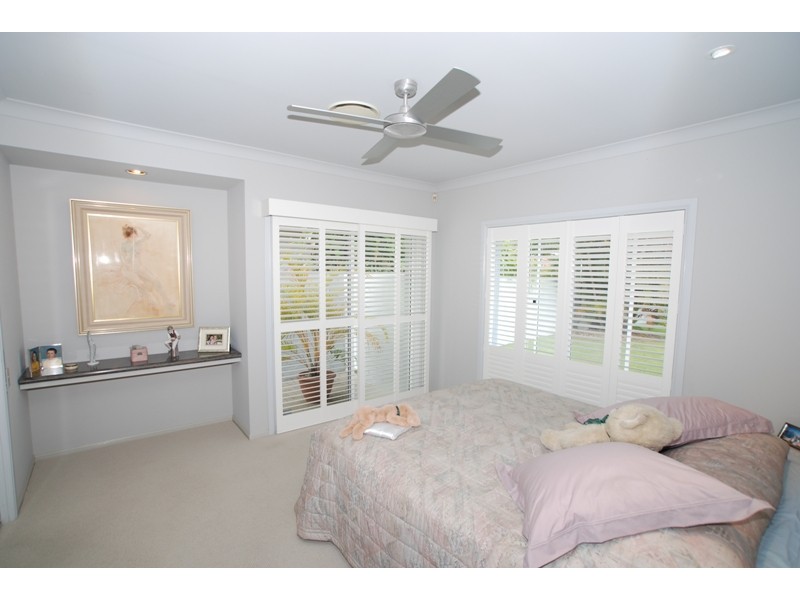 71 Santa Cruz Boulevard, Clear Island Waters QLD 4226