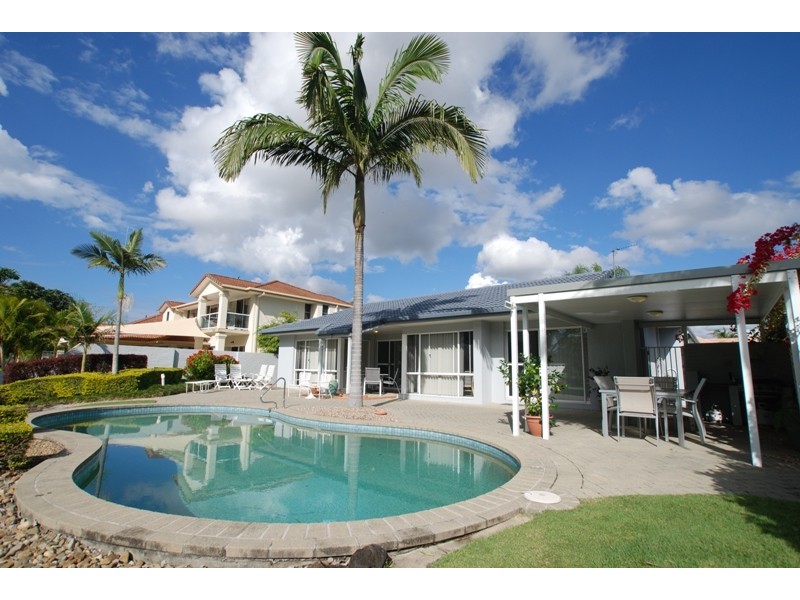 71 Santa Cruz Boulevard, Clear Island Waters QLD 4226