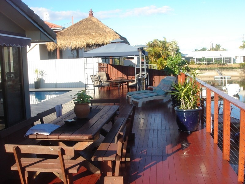 10 Pensacola Court, Broadbeach Waters QLD 4218