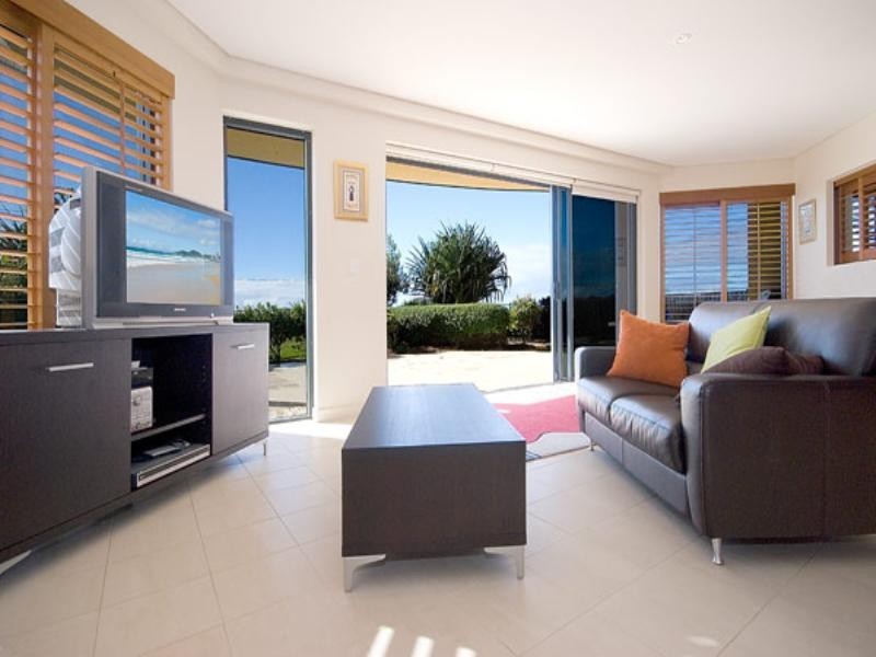 1 ‘Shoreline on the Beach’, 1285 Gold Coast Highway, Palm Beach QLD 4221