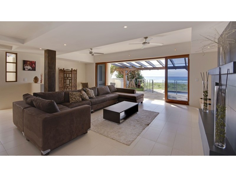 1/147 Hedges Avenue, Mermaid Beach QLD 4218