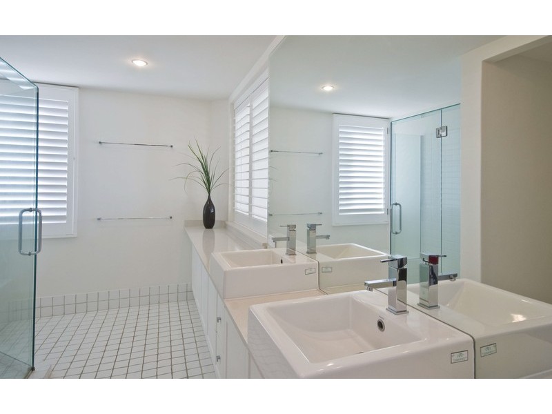 1/147 Hedges Avenue, Mermaid Beach QLD 4218