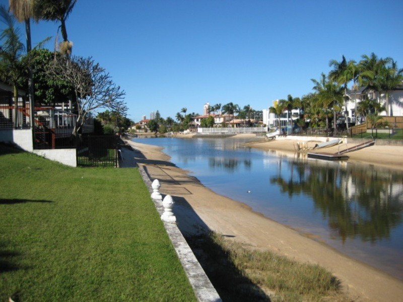 8 Alvarado, Broadbeach Waters QLD 4218