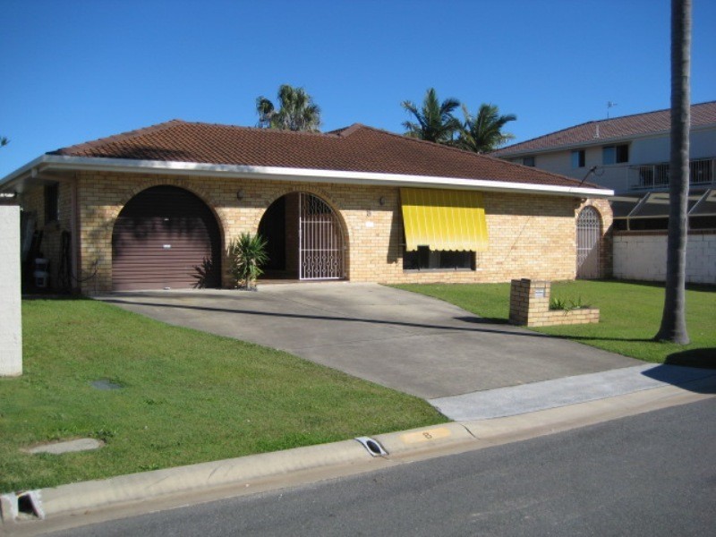 8 Alvarado, Broadbeach Waters QLD 4218