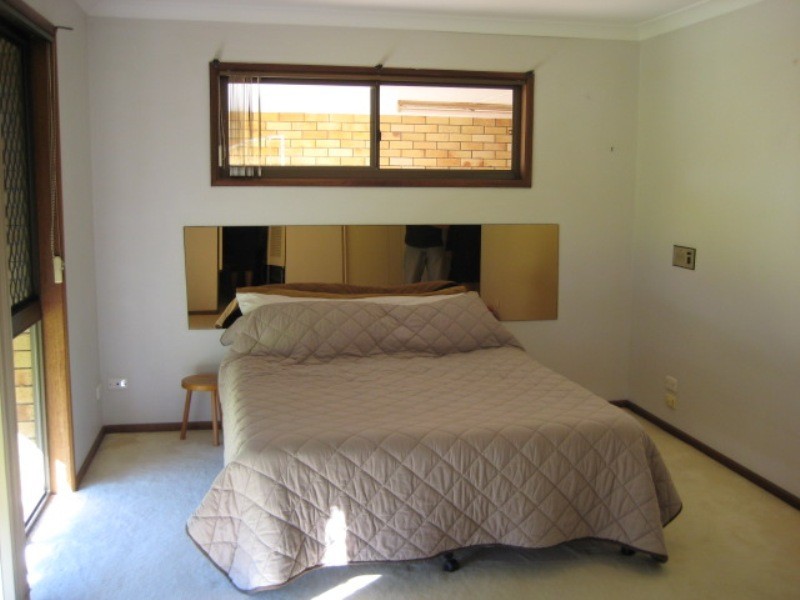 8 Alvarado, Broadbeach Waters QLD 4218