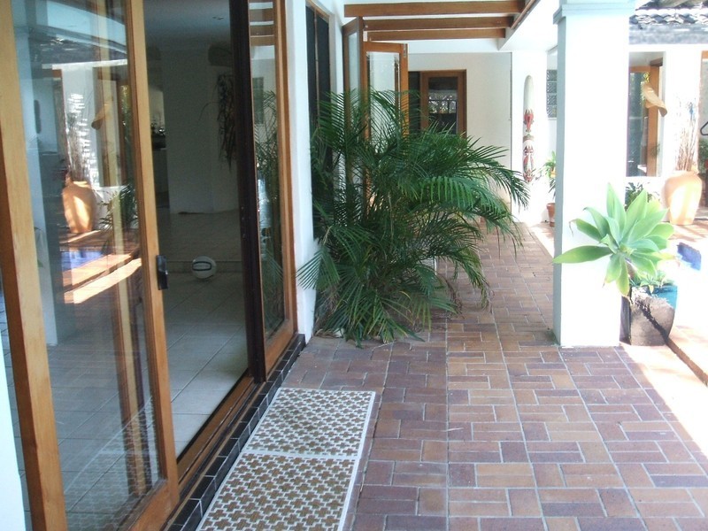 341 Monaco Street, Broadbeach Waters QLD 4218