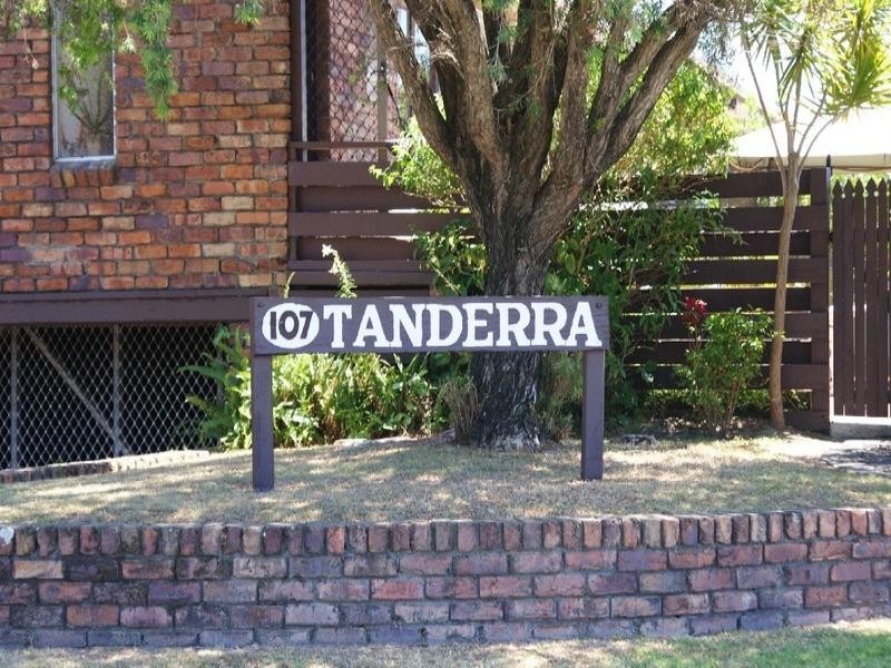 2/107 Sunshine Boulevard, Mermaid Waters QLD 4218