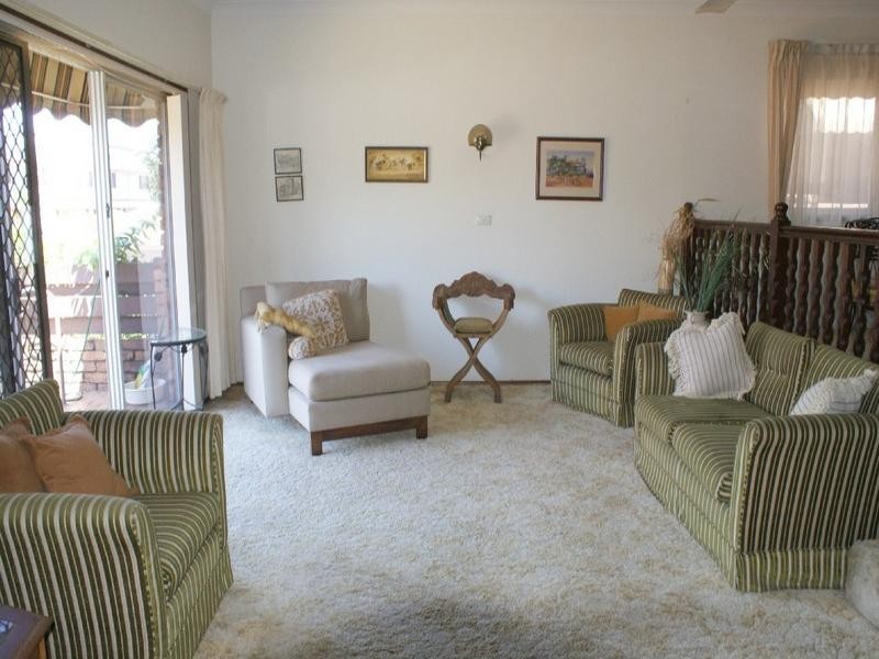 2/107 Sunshine Boulevard, Mermaid Waters QLD 4218