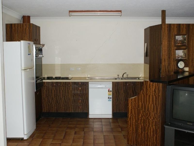 2/107 Sunshine Boulevard, Mermaid Waters QLD 4218