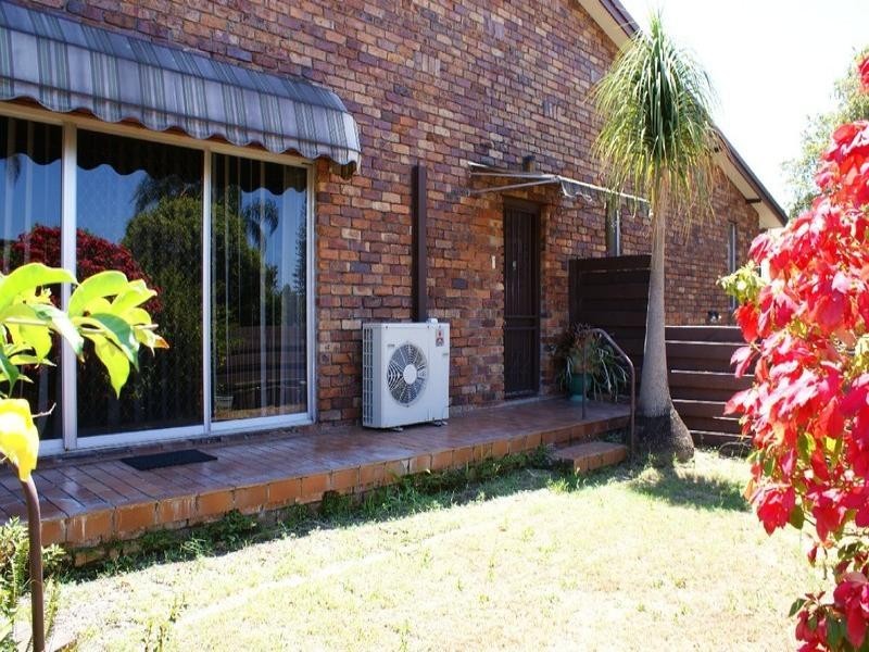 2/107 Sunshine Boulevard, Mermaid Waters QLD 4218